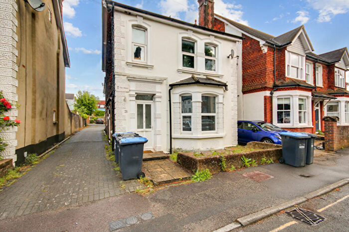 1 Bedroom Ground Maisonette For Sale In St James Road, East Grinstead, West Sussex, RH19