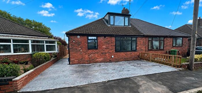 2 Bedroom Semi-Detached Bungalow For Sale In Teasdale Close, Chadderton, Oldham, OL9
