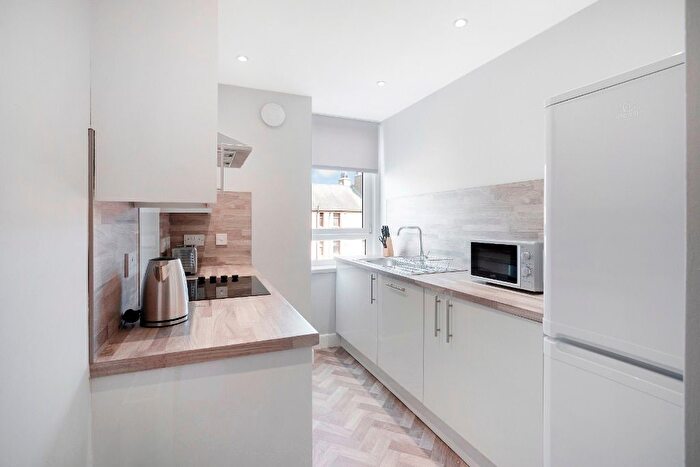 2 Bedroom Flat To Rent In Erskine Street, Stobswell, Dundee, DD4