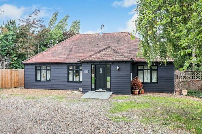 2 Bedroom Bungalow To Rent In Kennel Lane, Harpenden, AL5