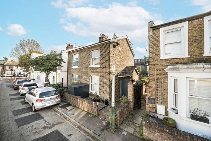 3 Bedroom Semi-Detached House To Rent In Northfield Road, London, W13