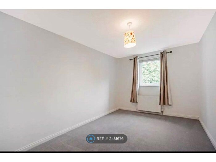 2 Bedroom Flat To Rent In Crawford Lane, Glasgow, G11