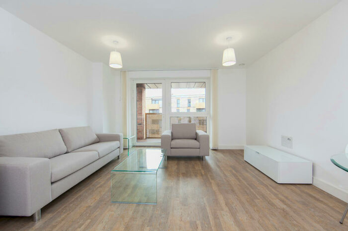 2 Bedroom Apartment To Rent In Copenhagen Court, Greenland Place, Surrey Quays, SE8