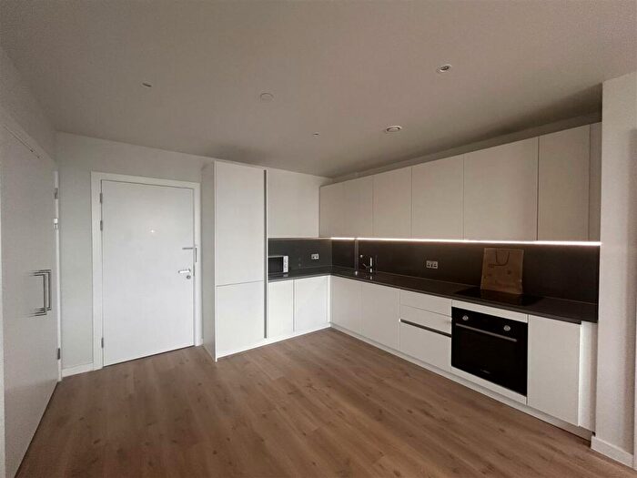 2 Bedroom Apartment To Rent In The Gate, Meadowside Manchester, M4