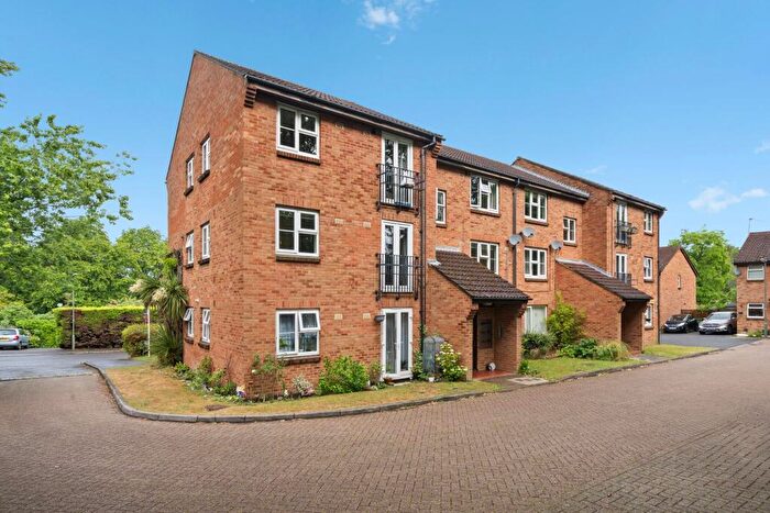 2 Bedroom Flat To Rent In Azalea Court, Woking, GU22