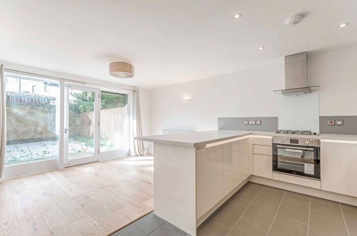 1 Bedroom Flat To Rent In Clephane Road, Islington, London, N1