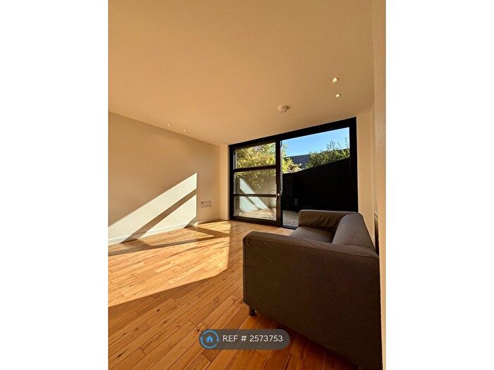 1 Bedroom Flat To Rent In Partridge Road, Cardiff, CF24
