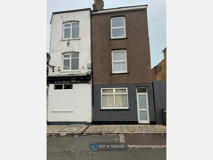 4 Bedroom Semi-Detached House To Rent In West Street, Sheerness, ME12