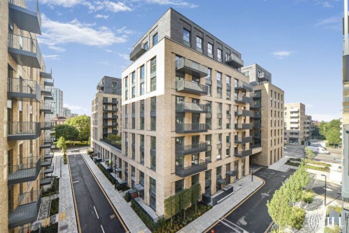 2 Bedroom Flat To Rent In Hawker House, N4