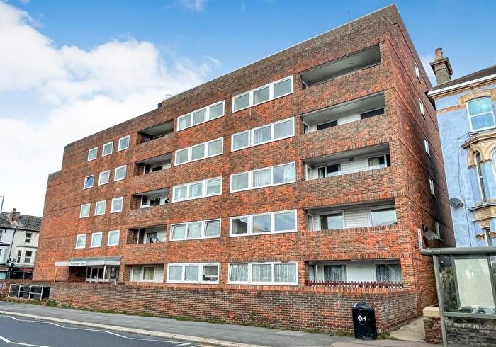 2 Bedroom Flat For Sale In Hughenden Court Mount Pleasant Road, Hastings, TN34