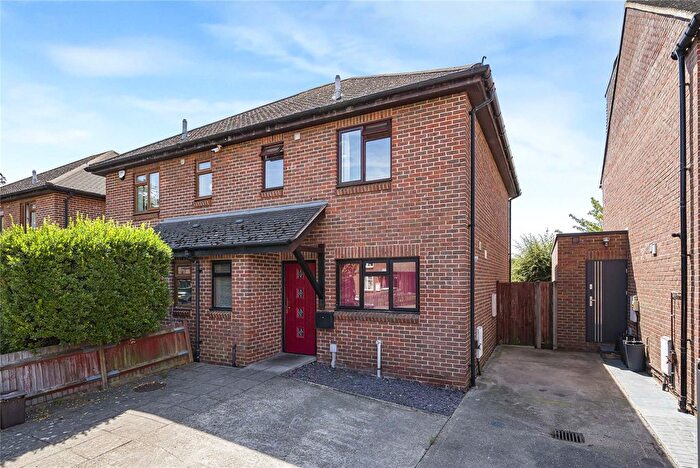 3 Bedroom Semi Detached House For Sale In Hillsgrove Close, Welling, Kent, DA16