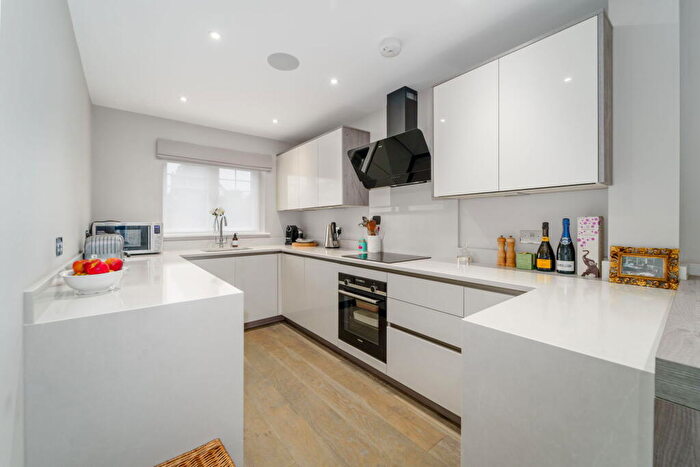 3 Bedroom Terraced House For Sale In Hawthorne Close, Byfleet, KT14