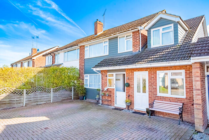 4 Bedroom Semi-Detached House For Sale In Ives Close, Yateley, Hampshire, GU46