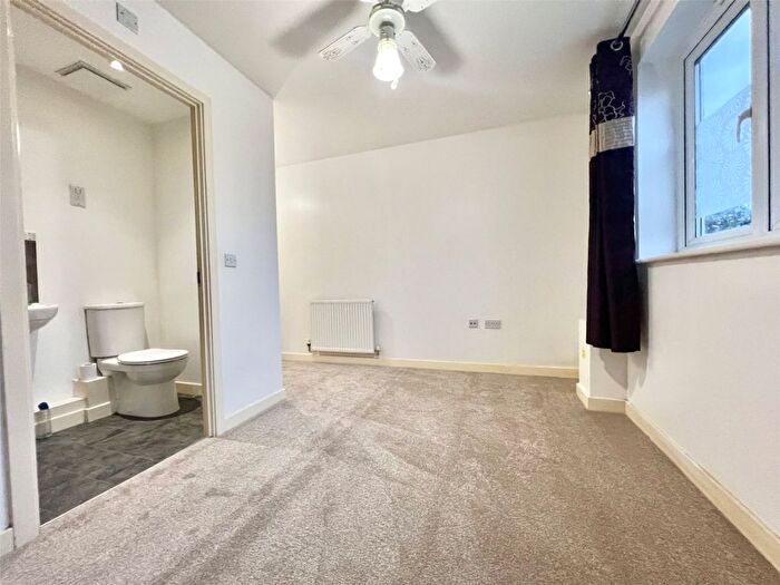 2 Bedroom Flat To Rent In Cezanne Road, Watford, Hertfordshire, WD25
