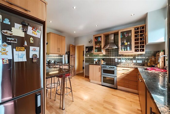 3 Bedroom Chalet For Sale In Brer Lodge, Davis Street, Hurst, Berkshire, RG10