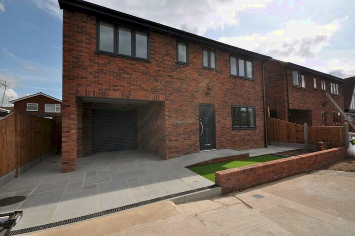4 Bedroom Detached House To Rent In May Avenue Canvey Island Essex, SS8