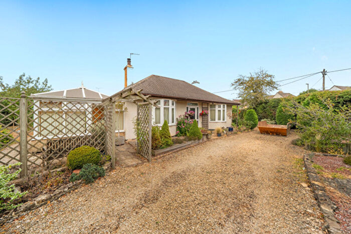 3 Bedroom Bungalow For Sale In Shilton Road, Carterton, Oxfordshire, OX18