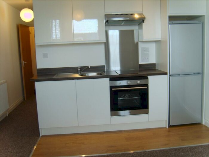 Studio To Rent In Whitefield Tce, Flat, PL4