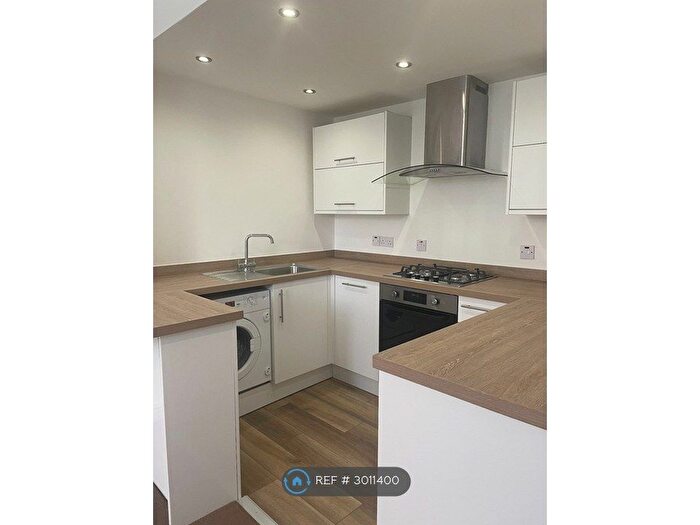 2 Bedroom Flat To Rent In Belgrave Road, Bristol, BS8