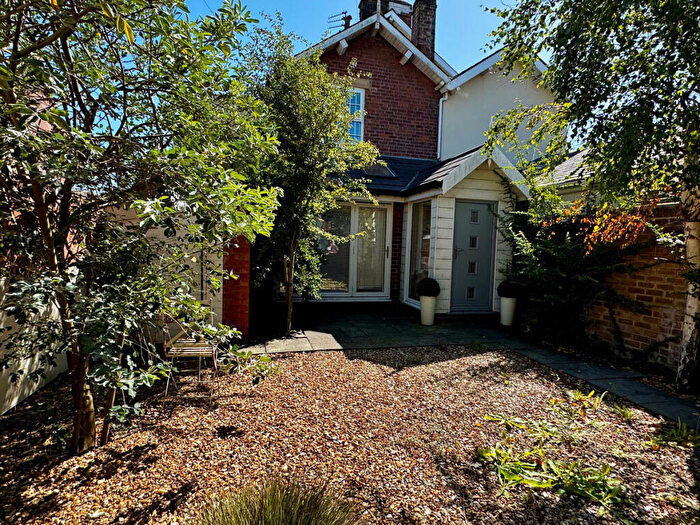 2 Bedroom Cottage To Rent In East Beach, Lytham, FY8