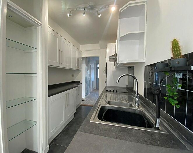 3 Bedroom End Of Terrace House For Sale In Lealand Road, Drayton, Hampshire, PO6