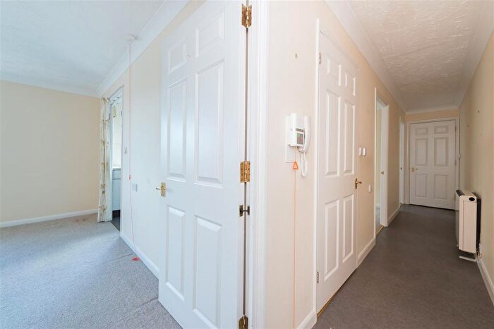 2 Bedroom Flat For Sale In Deans Mill Court, Canterbury, CT1