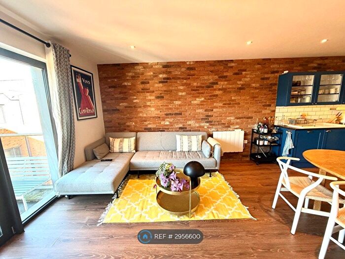 2 Bedroom Flat To Rent In Portland Square, Bristol, BS2