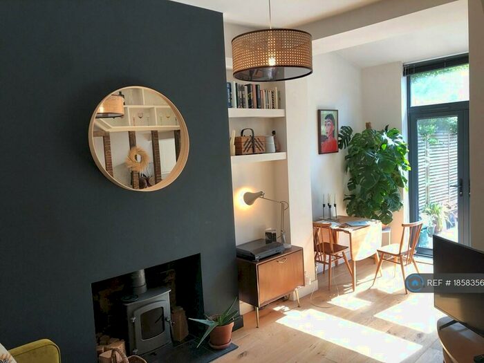 1 Bedroom Flat To Rent In Cricketfield Road, London, E5