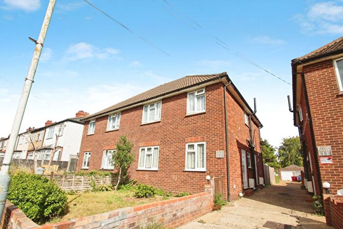 2 Bedroom Maisonette To Rent In Star Road, Uxbridge, UB10