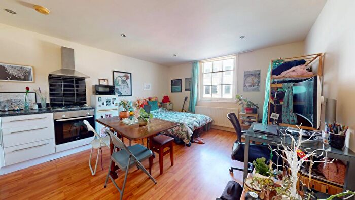 Studio To Rent In Western Road, Hove, BN3