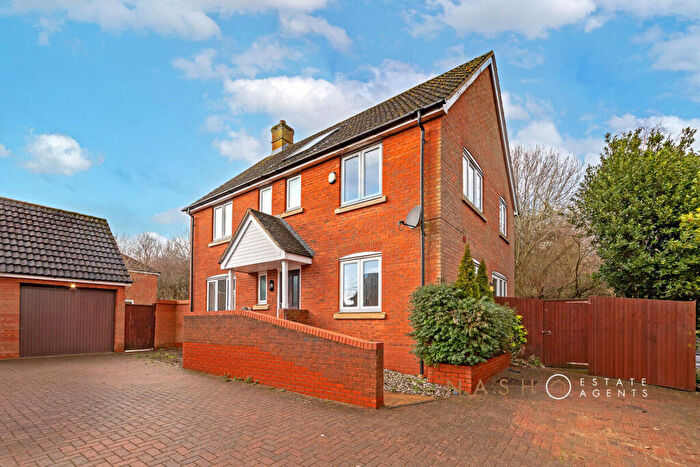 4 Bedroom Detached House For Sale In Mavoncliff Drive, Tattenhoe, MK4