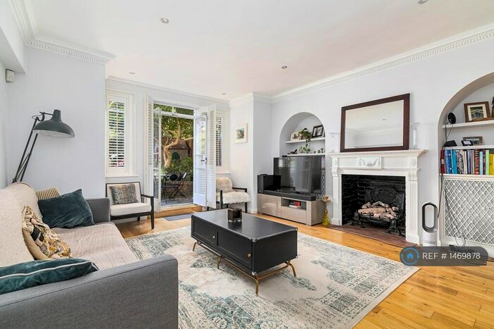 3 Bedroom Flat To Rent In Lyndhurst Road, Hampstead, NW3