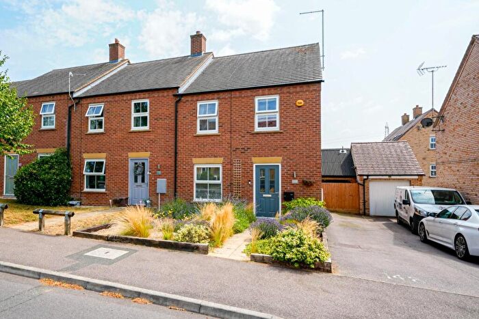 3 Bedroom End Of Terrace House For Sale In Johnson Drive, Leighton Buzzard, LU7