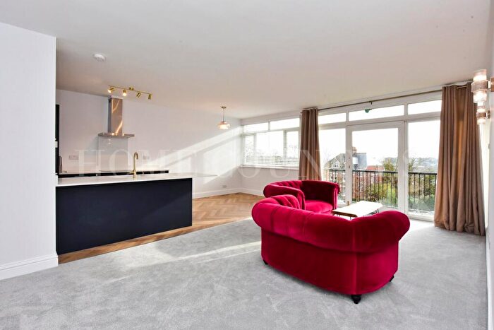 2 Bedroom Apartment For Sale In Hadley Road, Barnet, EN5