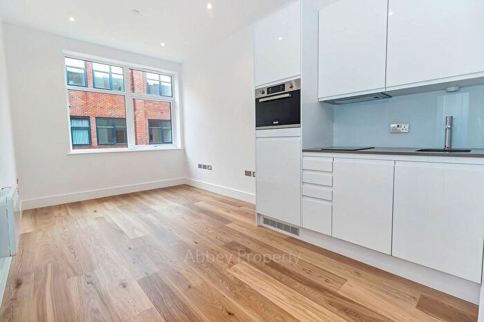 1 Bedroom Flat To Rent In Flowers Way, Luton, LU1