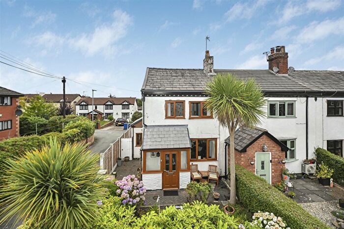 2 Bedroom Cottage For Sale In Chapel Walk, Lowton, Warrington, WA3