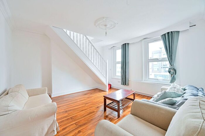4 Bedroom Flat To Rent In Clapham Road, Clapham North, London, SW9