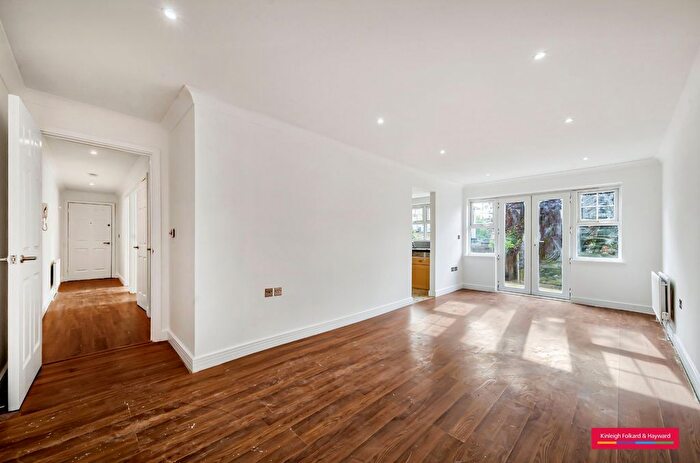 2 Bedroom Flat To Rent In Osier Crescent, London, N10