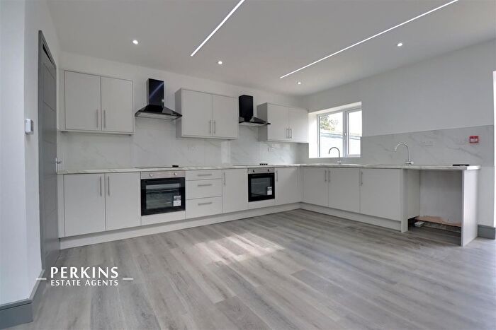 6 Bedroom Semi-Detached House To Rent In Hayes, UB4