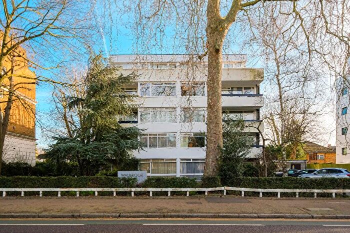5 Bedroom Flat For Sale In Woodford Road, London, E18