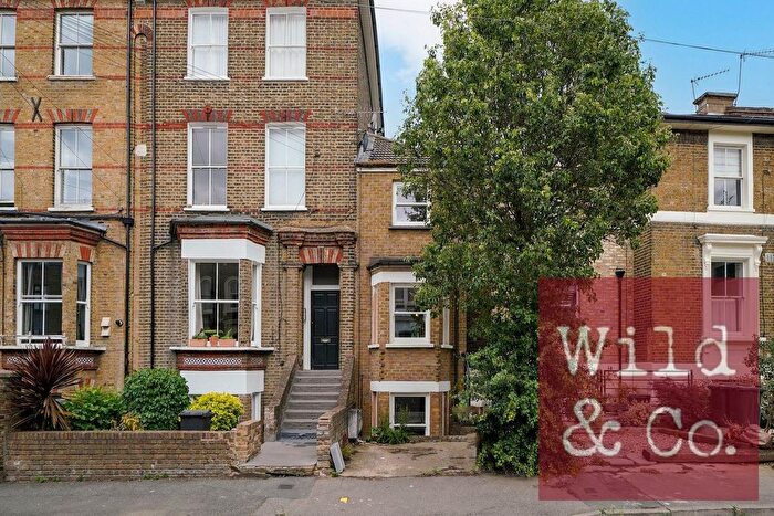 3 Bedroom Flat For Sale In Brookfield Road, Victoria Park, Hackney, E9