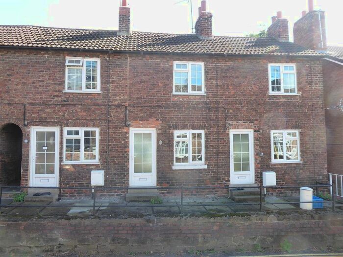 2 Bedroom Terraced House For Sale In Cockpit Hill, Brompton