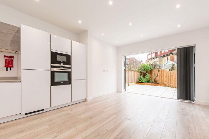 2 Bedroom Flat To Rent In Loveday Road, Ealing, London, W13