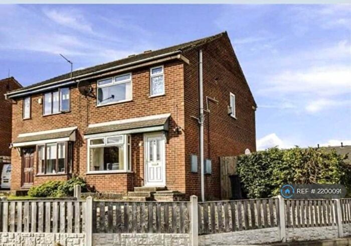 3 Bedroom Semi-Detached House To Rent In Beechcroft View, Leeds, LS11