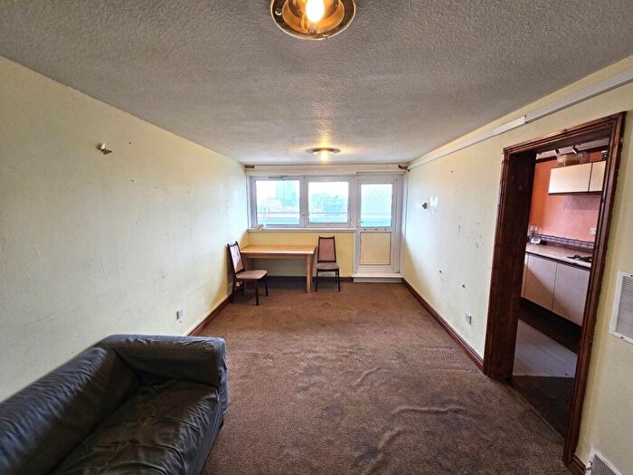 1 Bedroom Flat For Sale In Flat Cleveland Tower, Holloway Head, Birmingham, West Midlands, B1