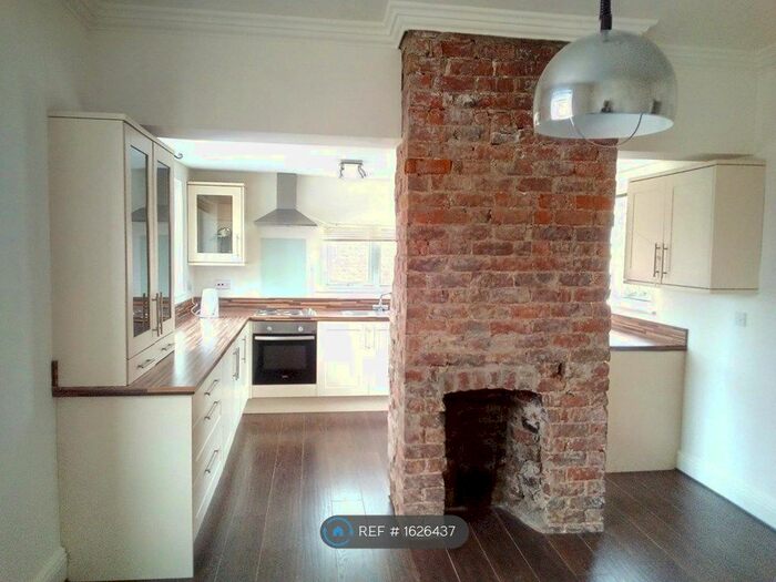 4 Bedroom End Of Terrace House To Rent In Droylesden Road, Manchester, M40