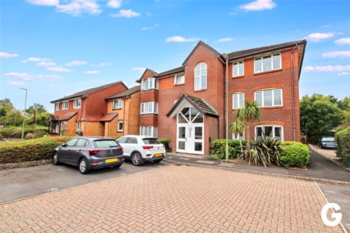 2 Bedroom Apartment For Sale In Charing Close, Ringwood, Hampshire, BH24