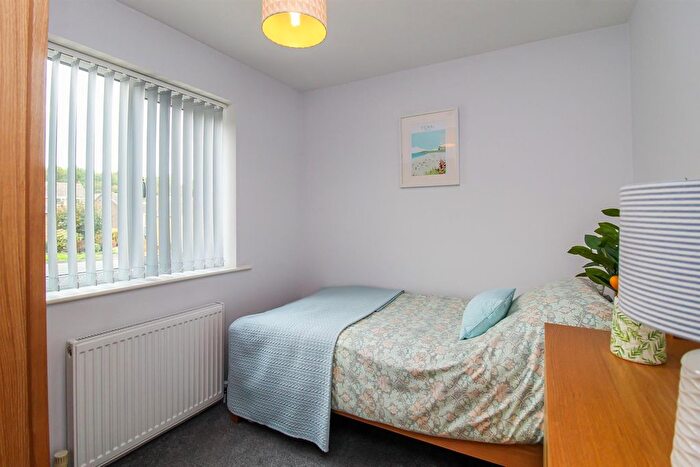 2 Bedroom Detached Bungalow For Sale In Cleveland Garth, Lupset Park, Wakefield, WF2