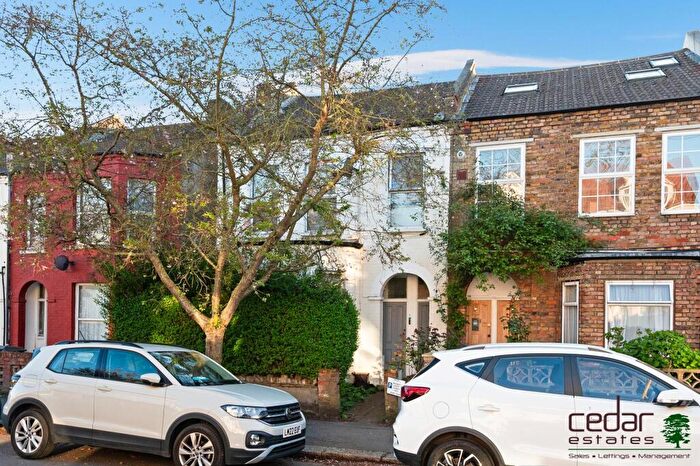 2 Bedroom Flat To Rent In Oak Grove, Kilburn, NW2