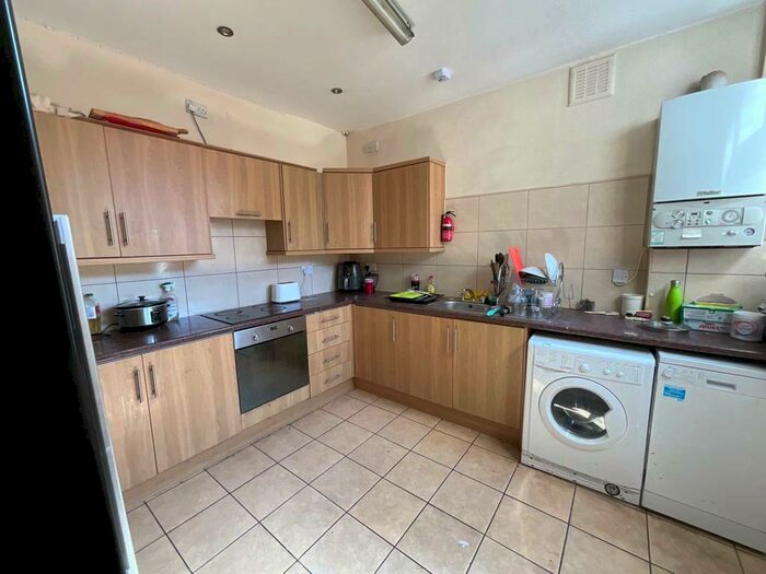 5 Bedroom Semi-Detached House To Rent In Rothesay Avenue, Nottingham, Nottinghamshire, NG7